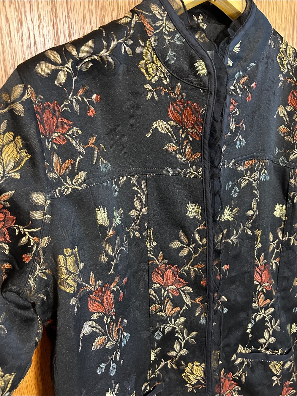 Chico's Black Floral Embroidered Zip Jacket Ruffle Trim Size 2 / US 12 Large - Picture 3 of 10